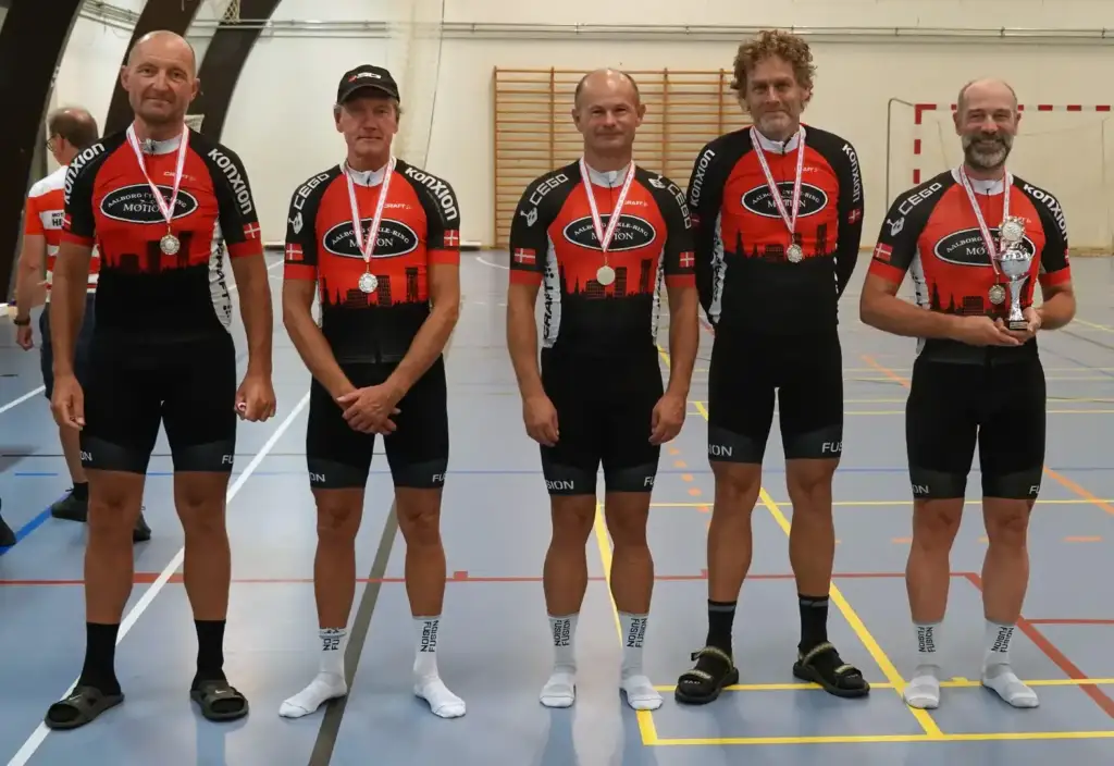 Klubbens hold med medaljer efter holdløbet